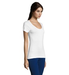 Camiseta BLANCA de mujer personalizada de cuello redondo escotada